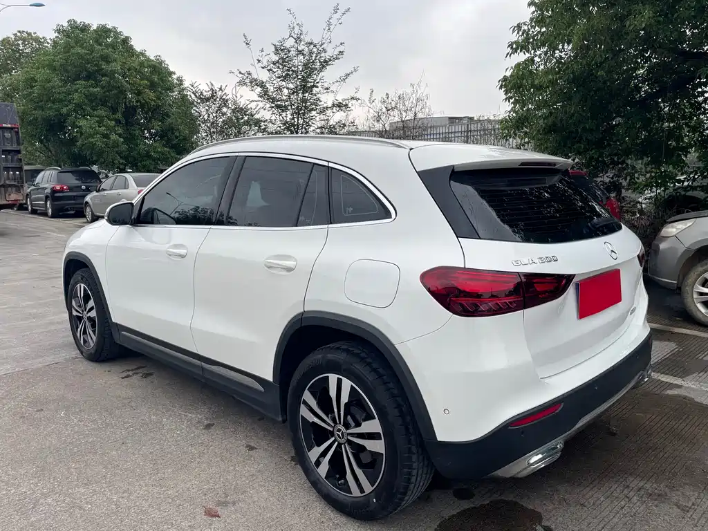 Mercedes-Benz GLA 200 (2024)