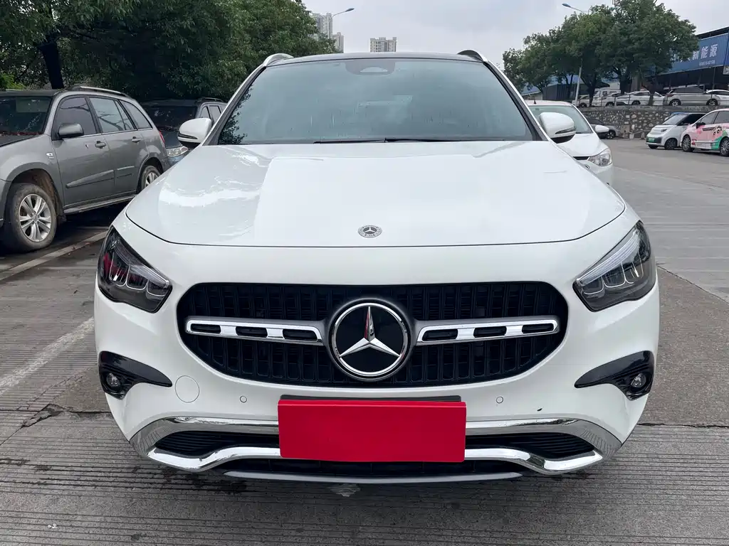 Mercedes-Benz GLA 200 (2024)