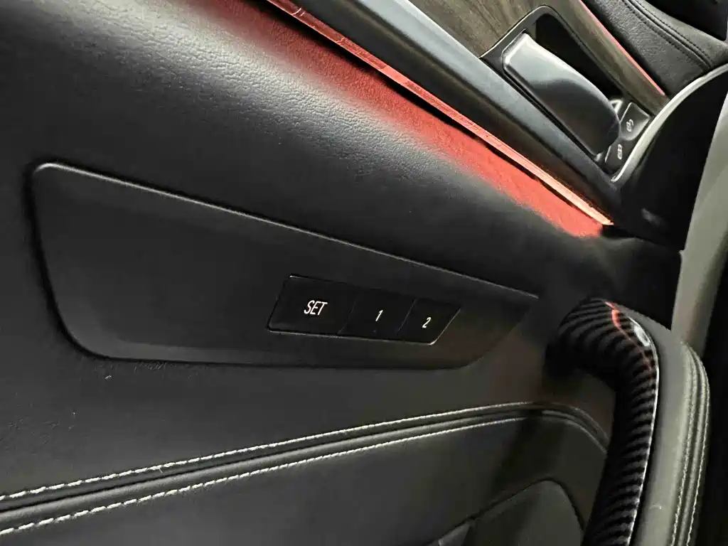 BMW 5 Series PHEV 2019 530Le Luxury Package