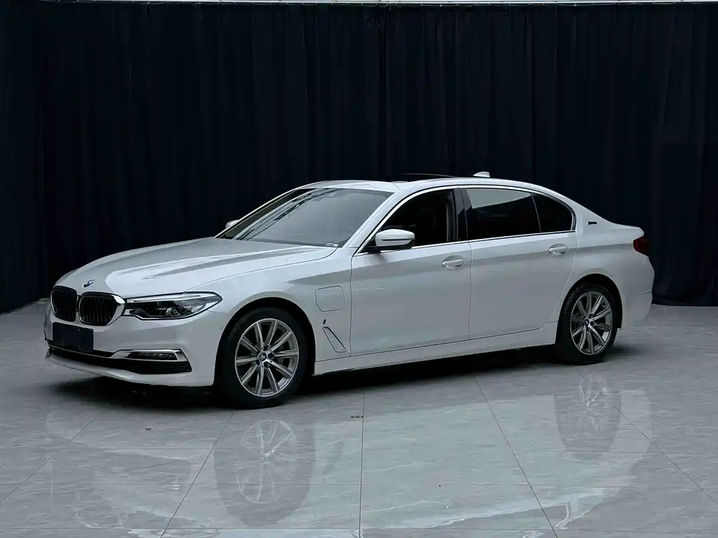BMW 5 Series PHEV 2019 530Le Luxury Package