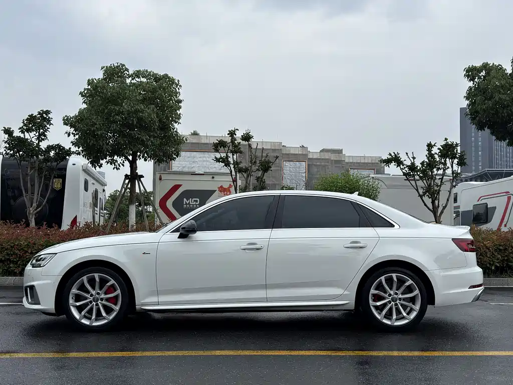 Audi A4L 2018 30th Anniversary Edition 45 TFSI quattro Sport