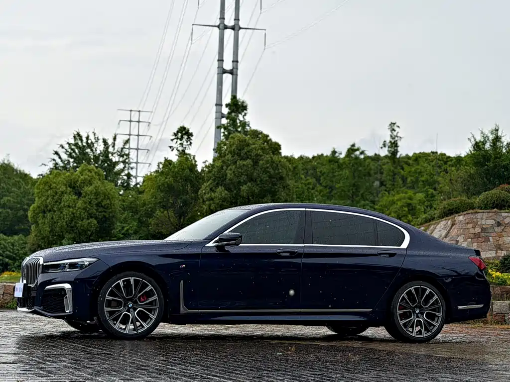 BMW 7 Series 2021 740Li xDrive Executive M Sport Package - фото 16