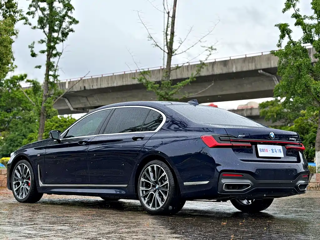 BMW 7 Series 2021 740Li xDrive Executive M Sport Package - фото 17