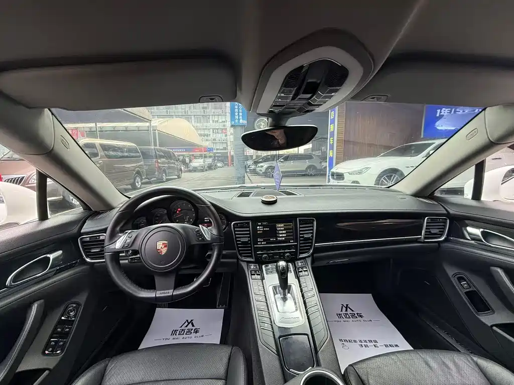 Panamera 4 Platinum Edition