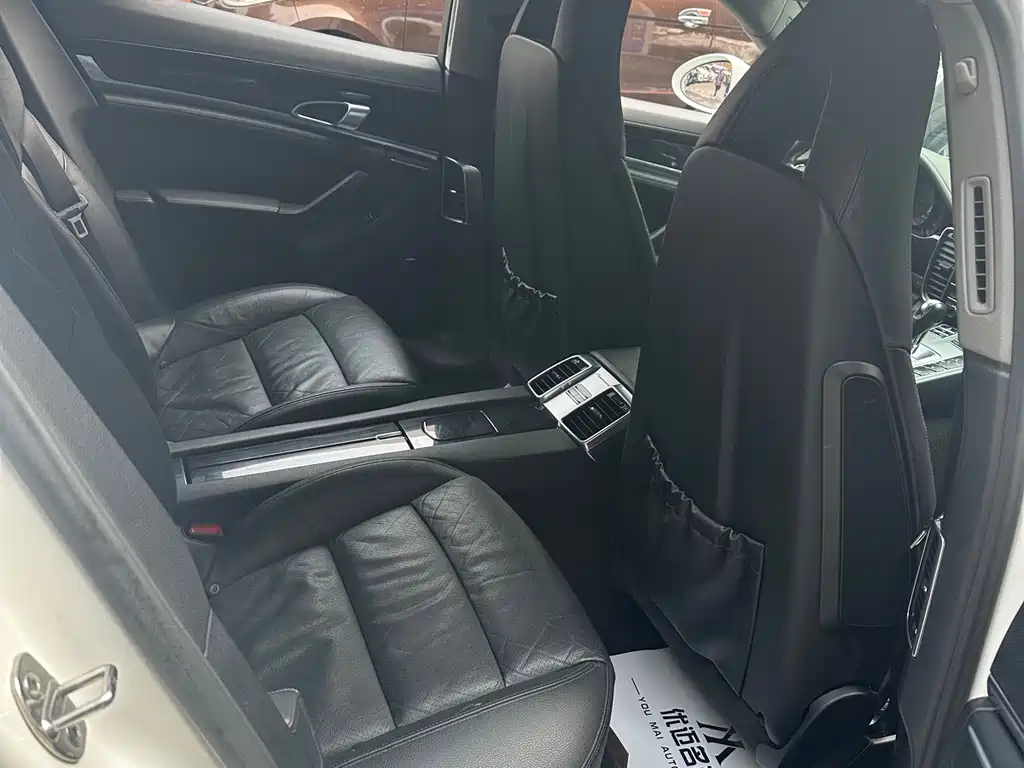 Panamera 4 Platinum Edition
