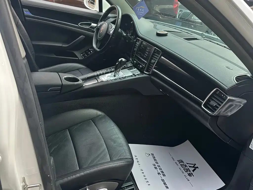 Panamera 4 Platinum Edition