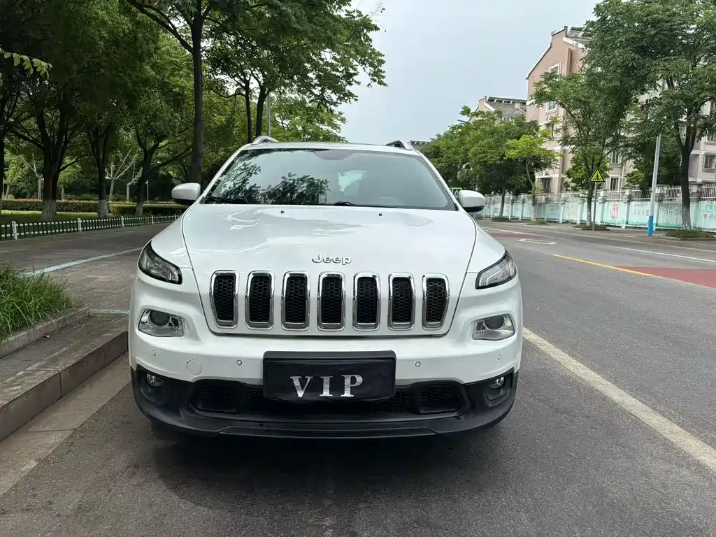 Jeep Cherokee 2016 2.0L Superior Edition