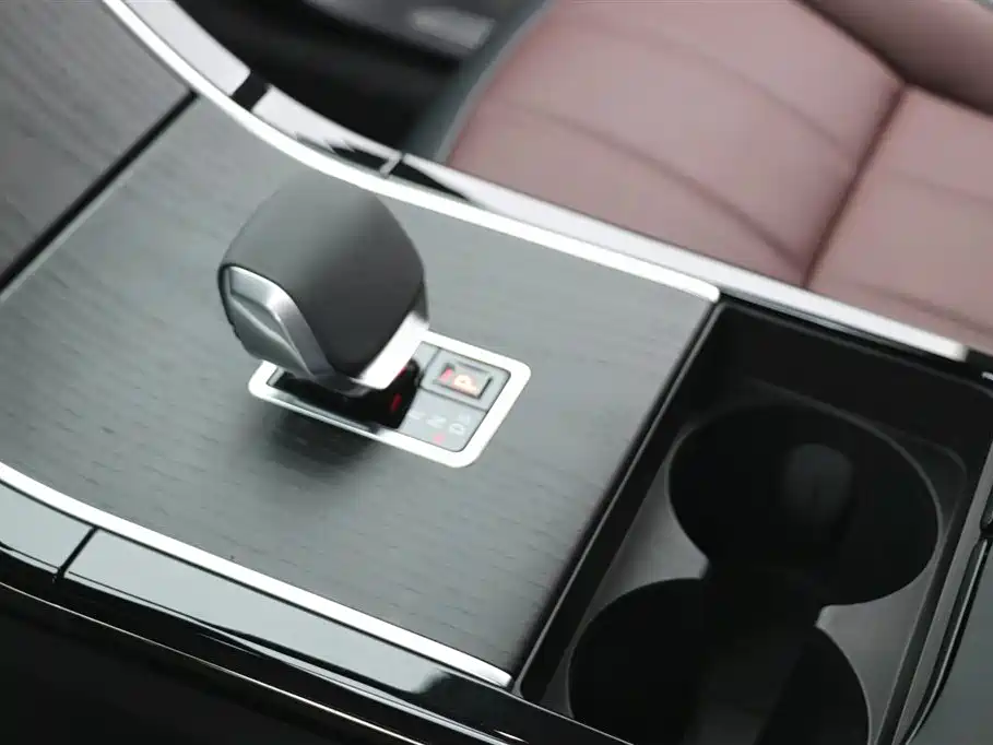 Range Rover Evoque L 2024 SE
