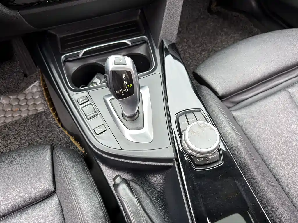 BMW 3 Series GT 2018 320i Fashion Edition
