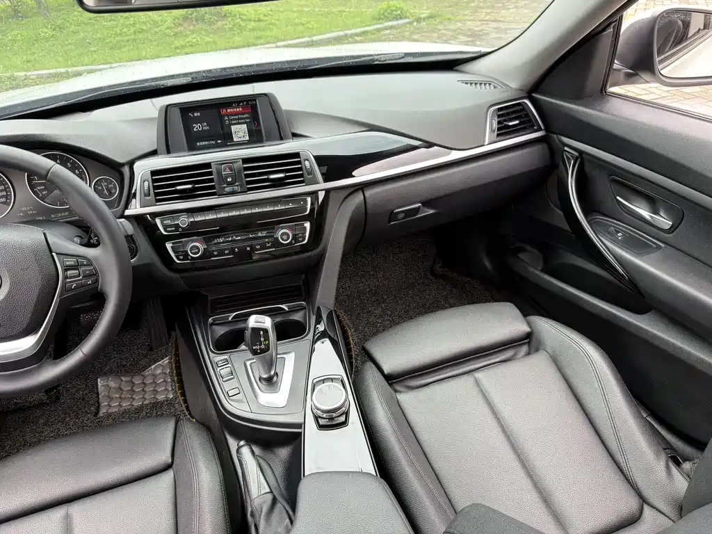 BMW 3 Series GT 2018 320i Fashion Edition