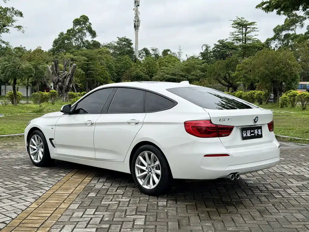 BMW 3 Series GT 2018 320i Fashion Edition