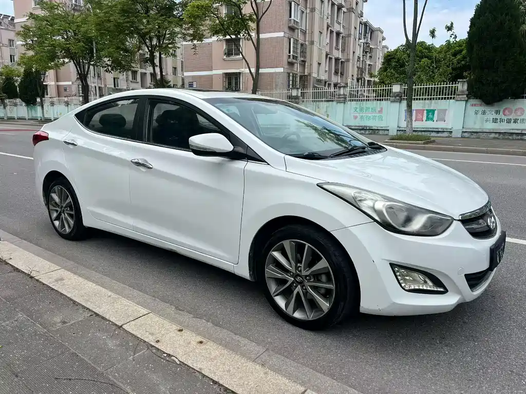 Elantra Langdong 2015 1.6L Automatic Leading Edition