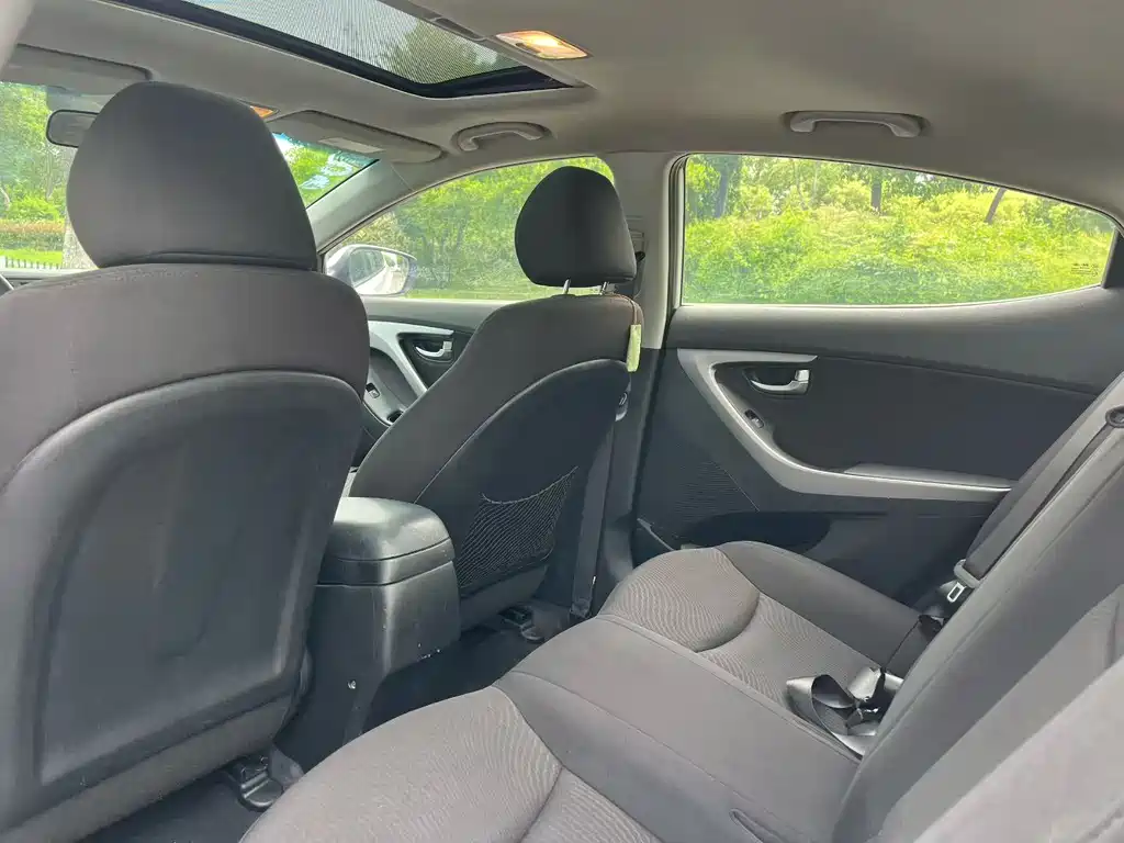 Elantra Langdong 2015 1.6L Automatic Leading Edition