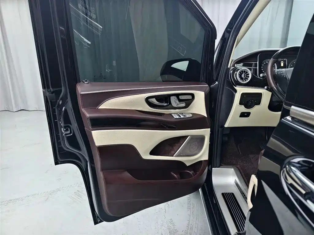 Mercedes-Benz Vito 2023 2.0T Business Edition 7-Seater