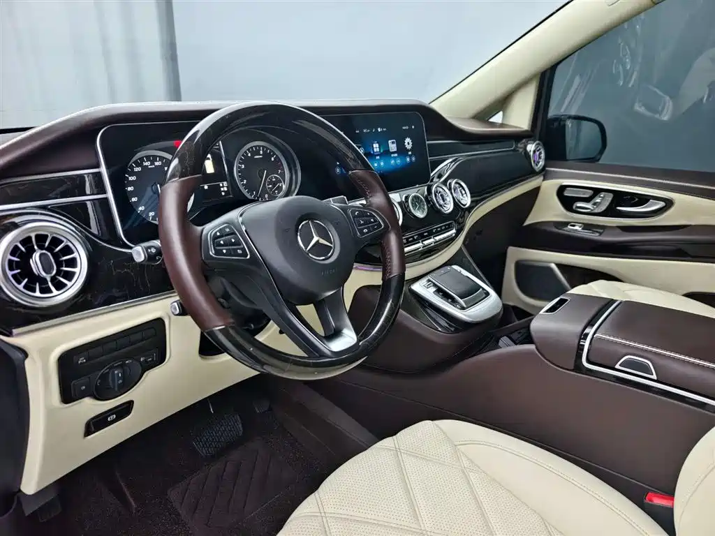 Mercedes-Benz Vito 2023 2.0T Business Edition 7-Seater
