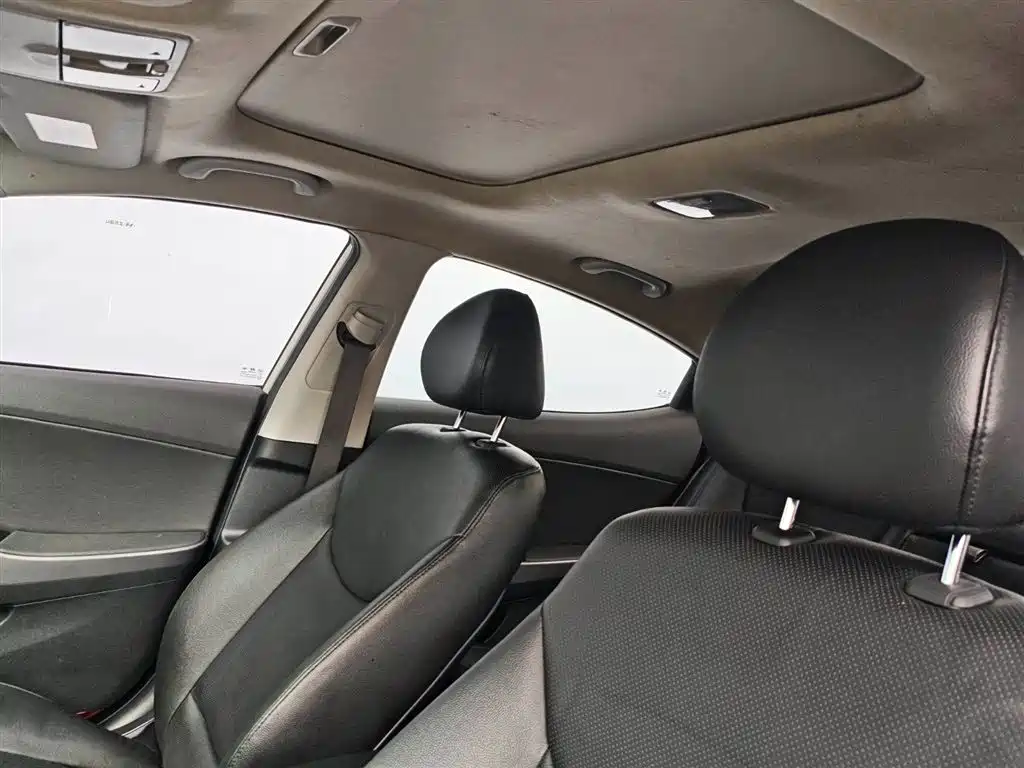 Hyundai Elantra Langdong 2015 1.6L Automatic Premium