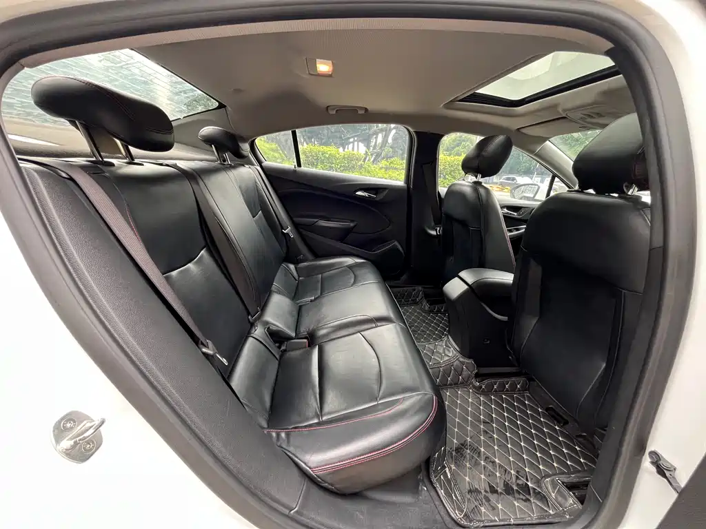 Chevrolet Cruze 2017 1.5L Auto Pioneer Sunroof Edition
