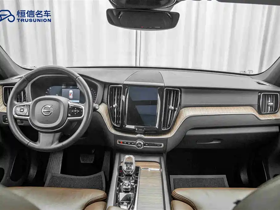 Volvo XC60 2022 B5 AWD Inscription