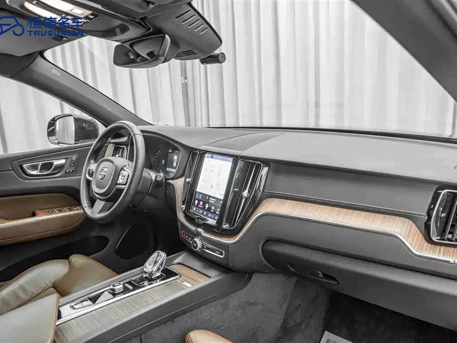 Volvo XC60 2022 B5 AWD Inscription