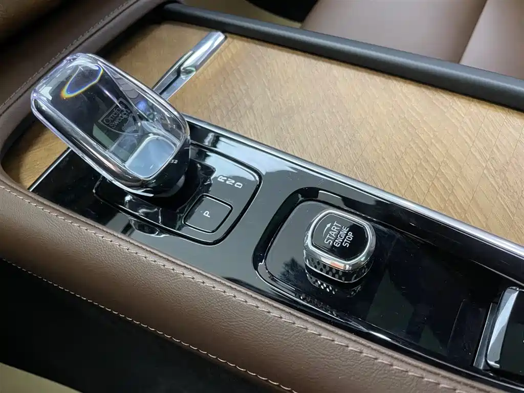 Volvo XC90 2024 B6 Momentum 7-Seater