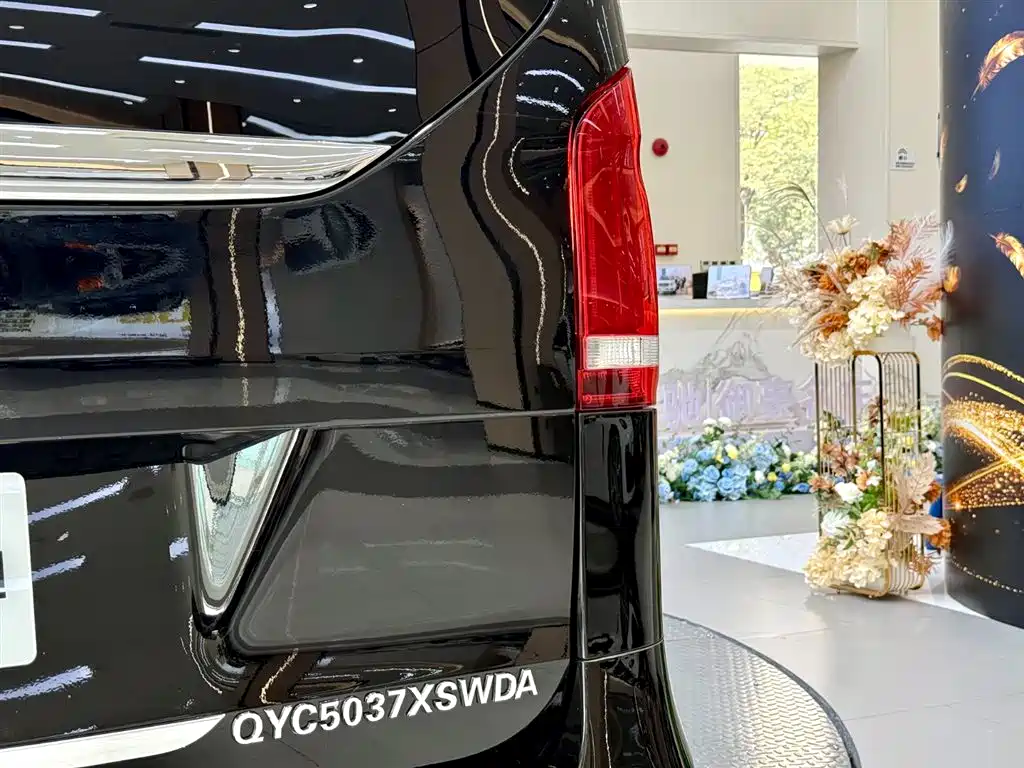 Mercedes-Benz V-Class 2024 V260 L High Roof Custom Edition