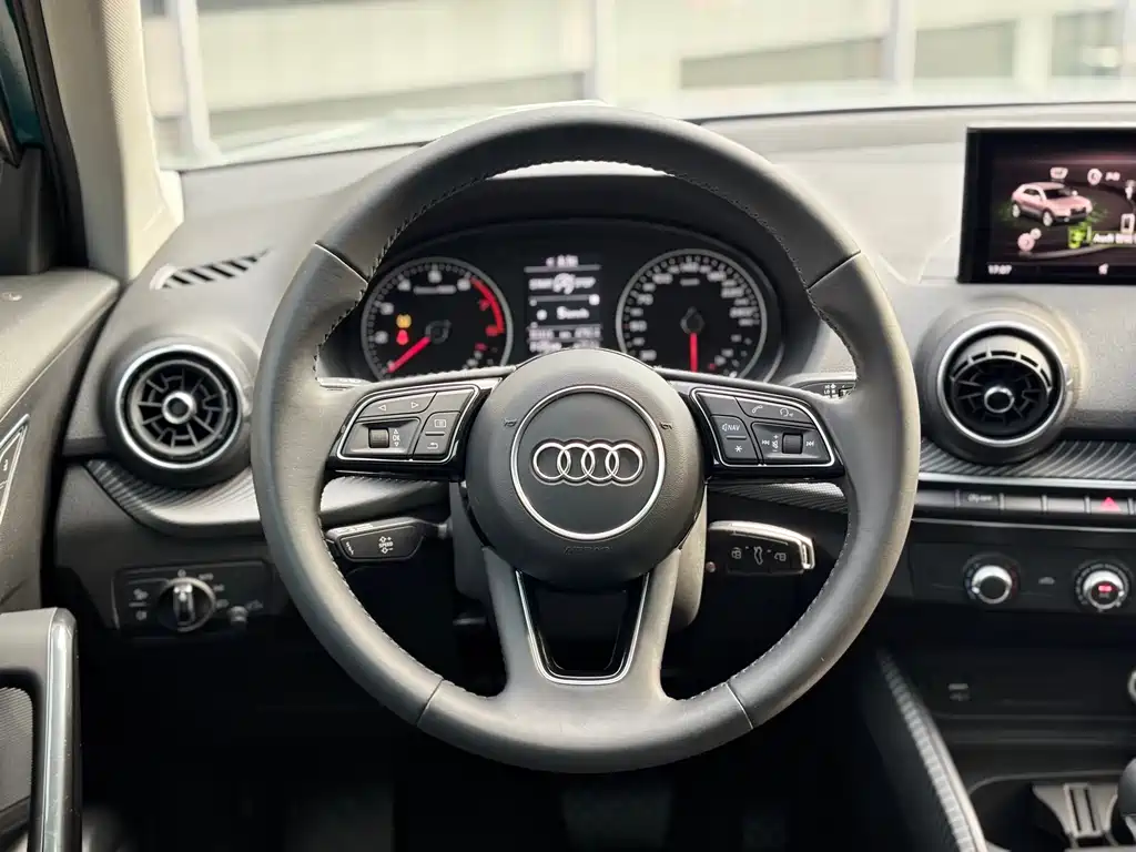 Audi Q2L 2018 35 TFSI Launch Edition China VI