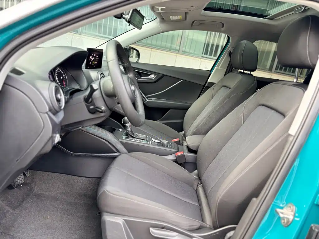 Audi Q2L 2018 35 TFSI Launch Edition China VI