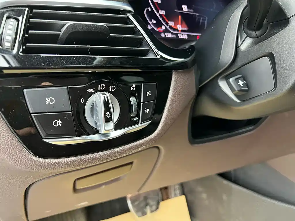 BMW 5 Series 2019 525Li M Sport Package