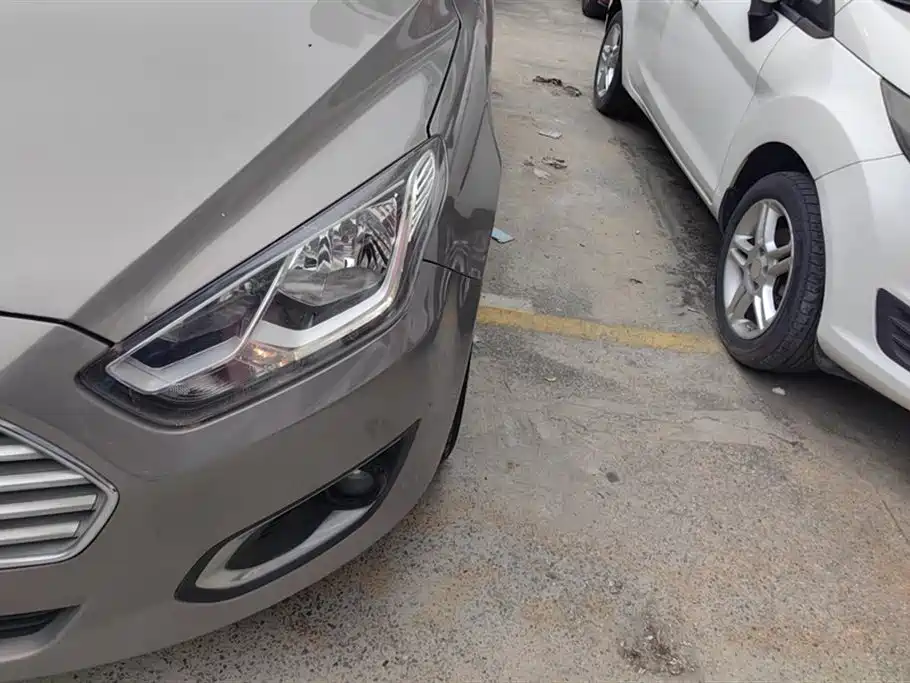 Ford Escort 2015 1.5L Automatic Fashion