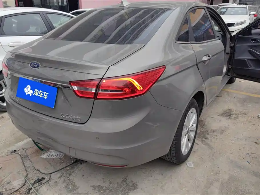 Ford Escort 2015 1.5L Automatic Fashion