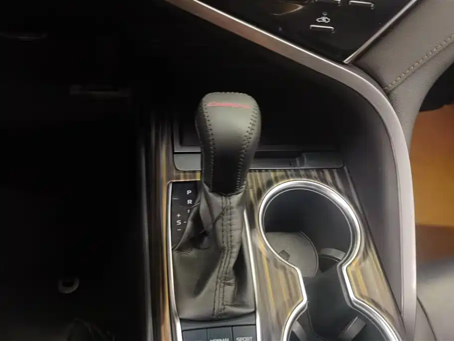 Camry 2018 2.5G Luxury Edition