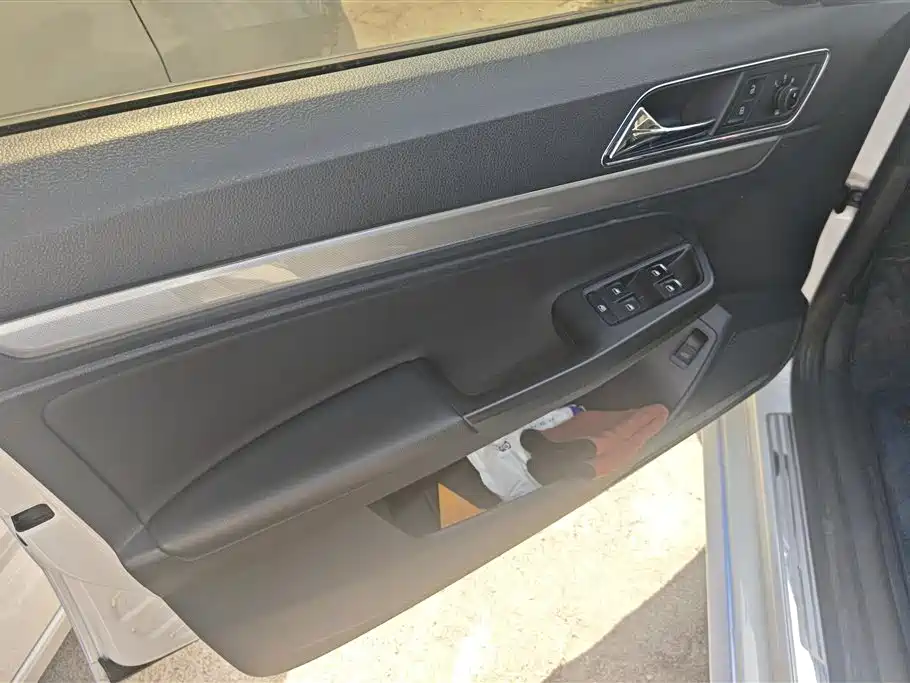 Volkswagen Lavida 2015 1.6L Automatic Comfort Edition
