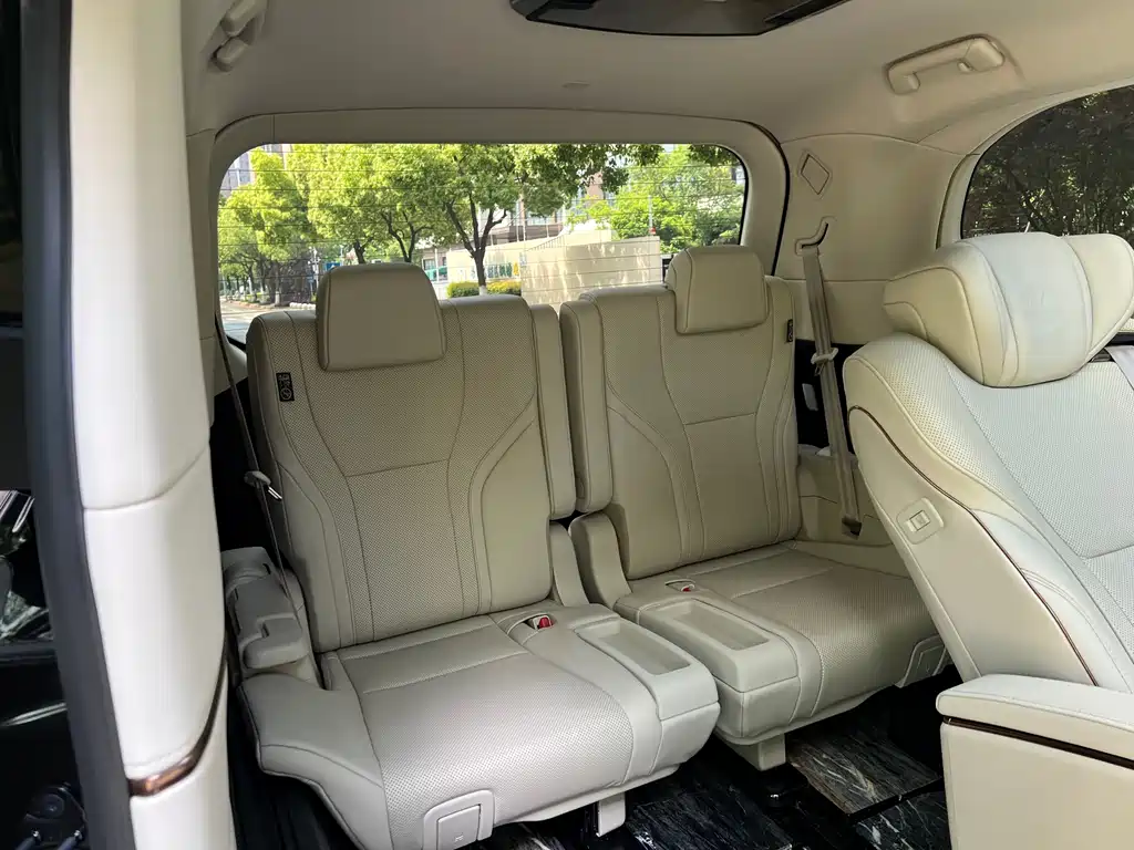 Lexus LM 500h 6-Seater Supreme Edition