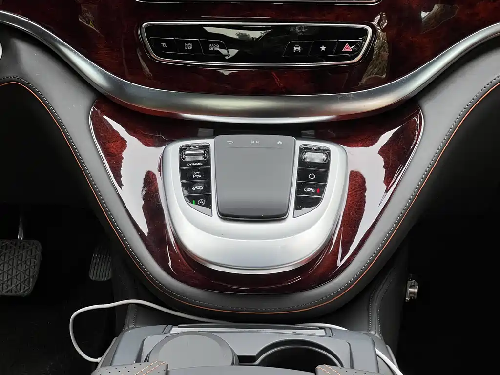 Mercedes-Benz V-Class 2022 V 260 L Long Wheelbase Luxury Edition