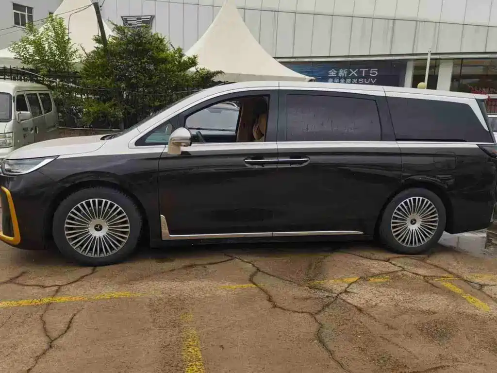 Voyah Dreamer 2025 PHEV AWD Flagship Kunpeng Edition