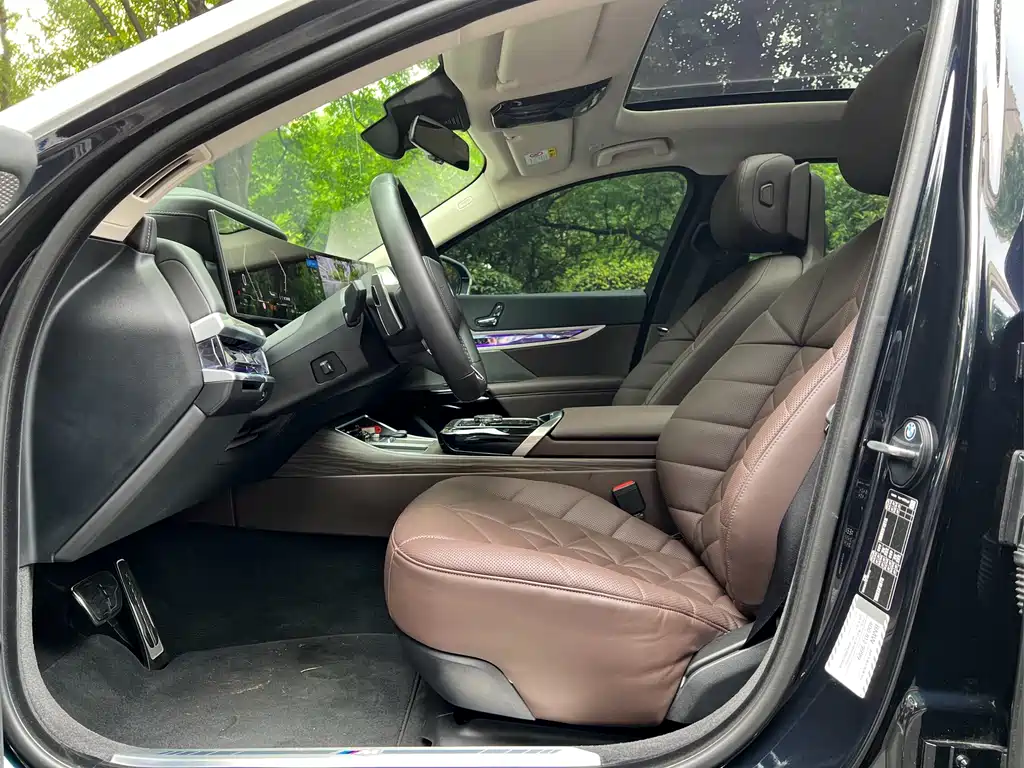 BMW 7 Series 2023 735Li M Sport Package