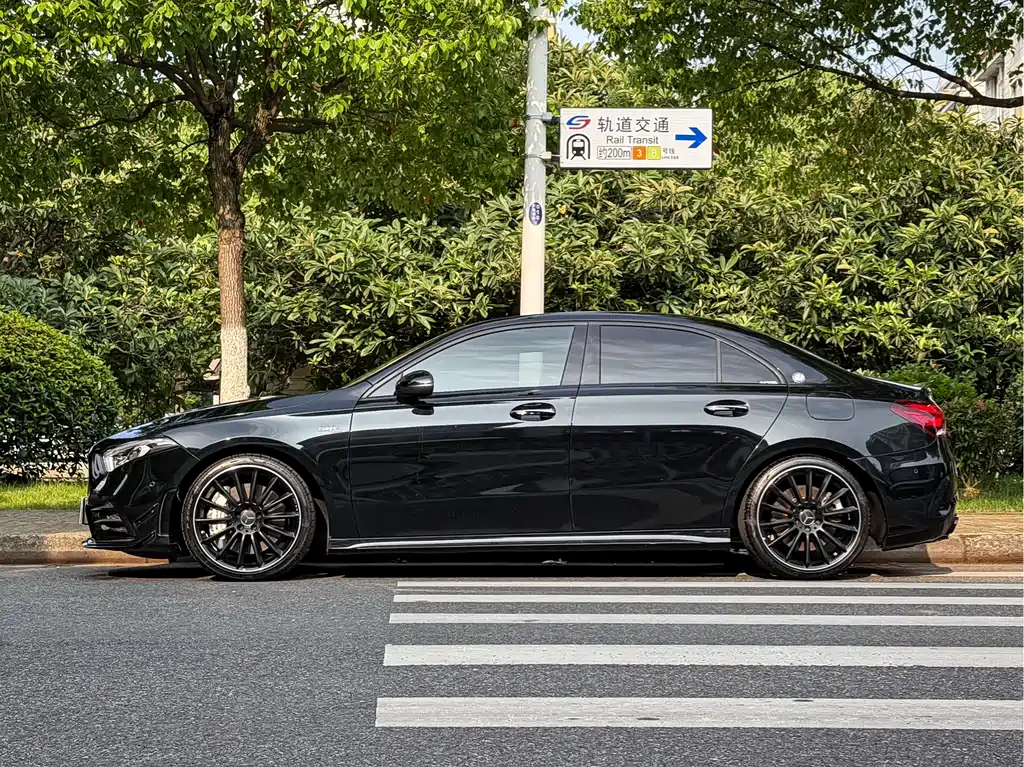 Mercedes-Benz AMG A 35 L 4MATIC 2022