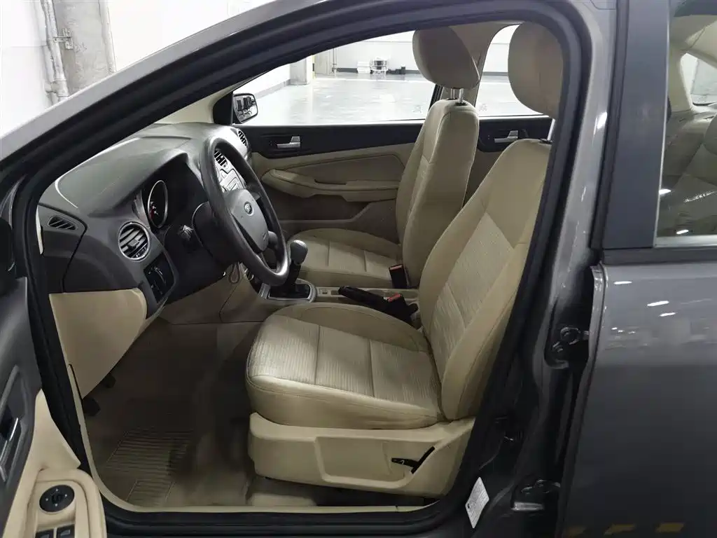 Ford Focus 2013 Sedan Classic 1.8L Manual Base