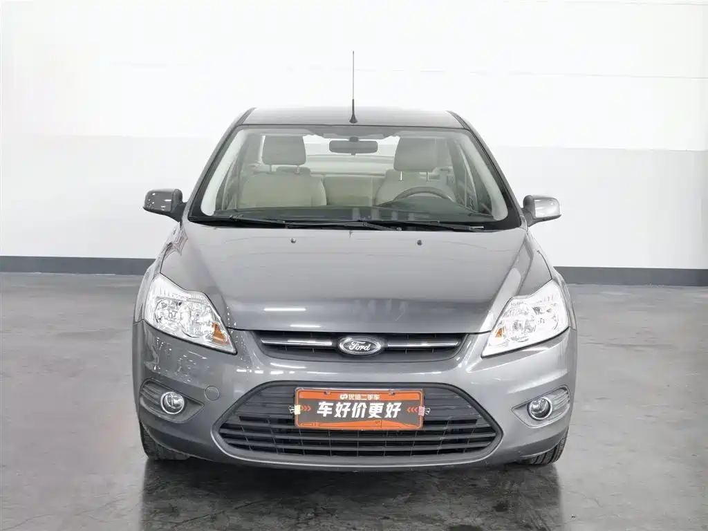 Ford Focus 2013 Sedan Classic 1.8L Manual Base