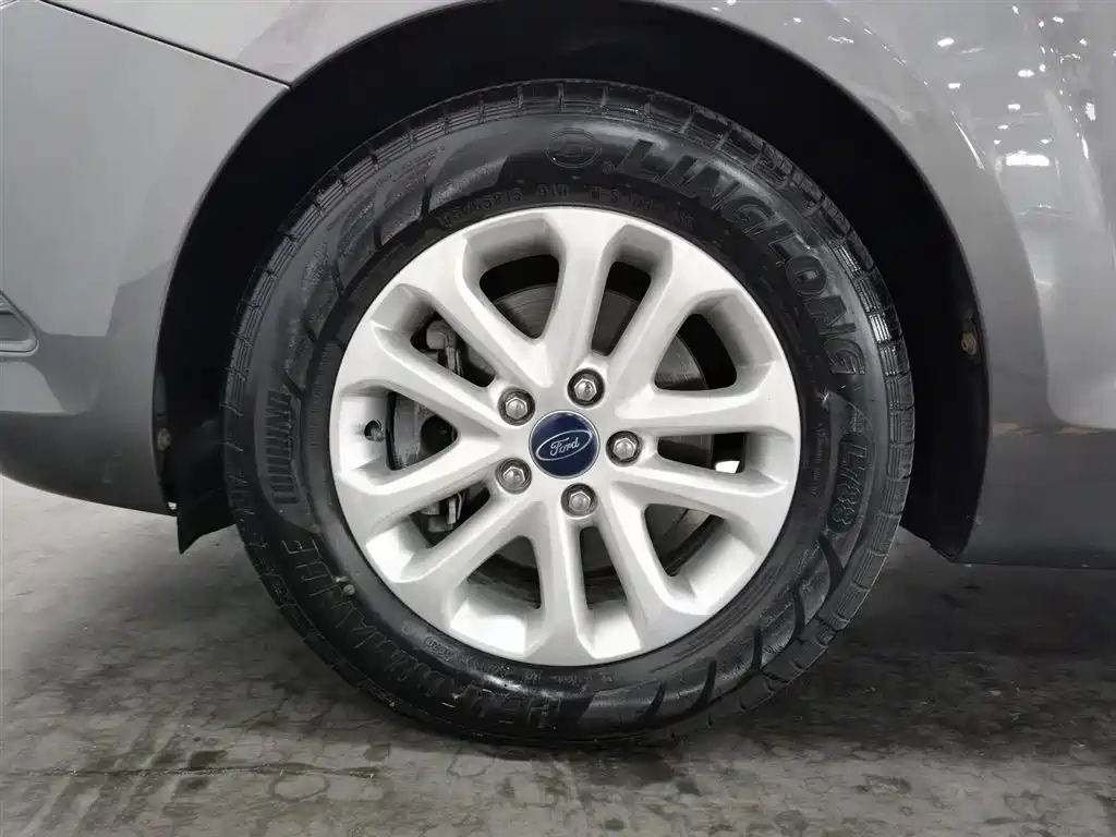 Ford Focus 2013 Sedan Classic 1.8L Manual Base