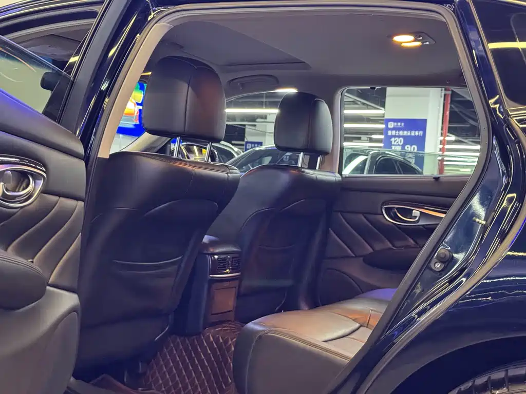 Infiniti Q70L 2019 2.0T Yue Xiang Edition