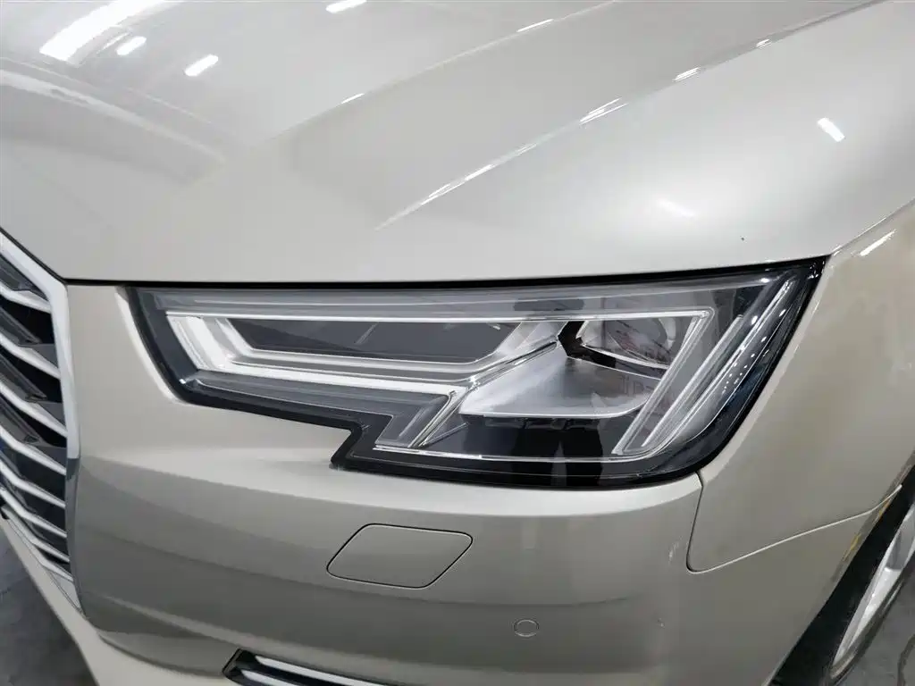 Audi A4L 2018 30th Anniversary Edition 40 TFSI Entry