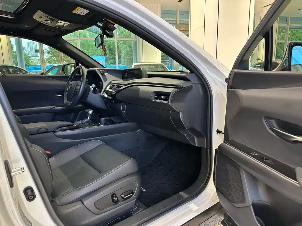 Lexus UX 2020 200 Special Edition