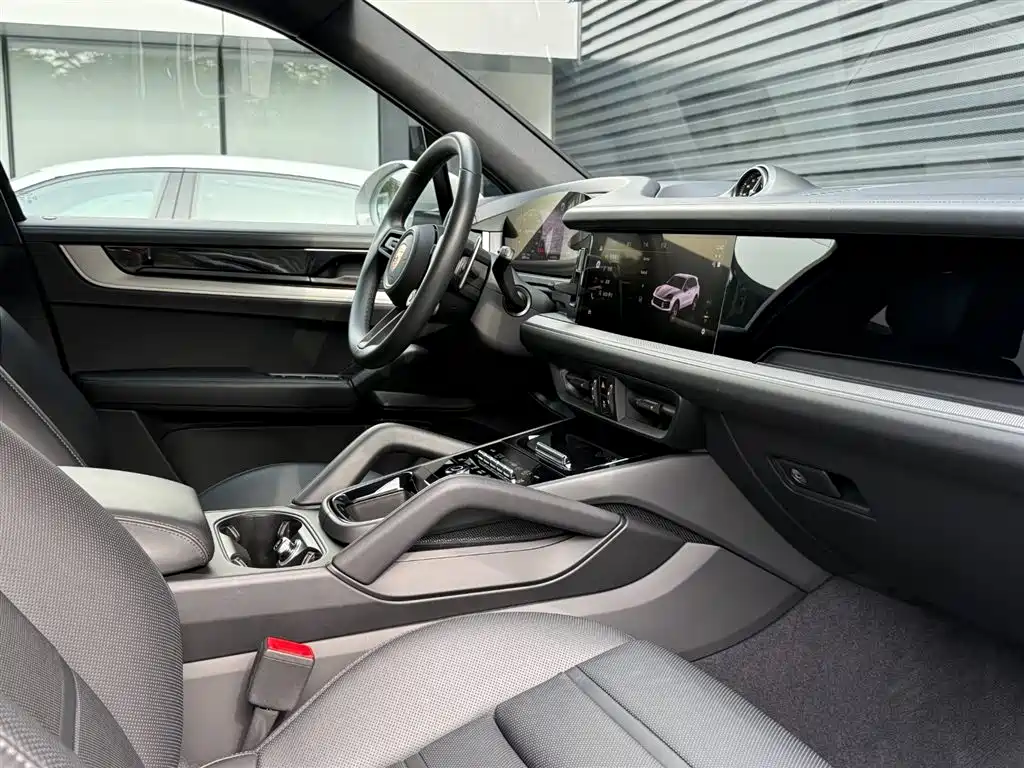 Porsche Cayenne 2025 3.0T Dream Edition