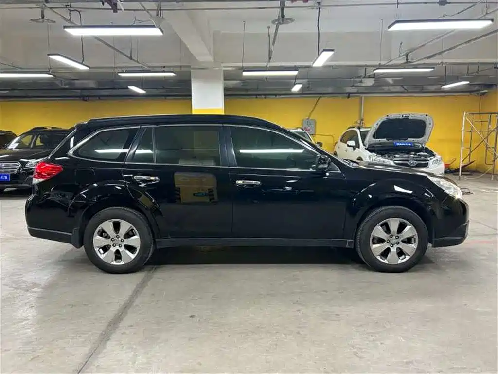 Outback 2010 model 3.6R Luxury Navigation Edition