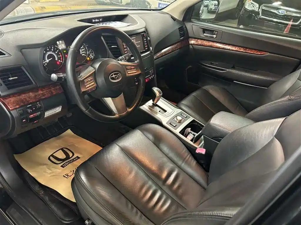 Outback 2010 model 3.6R Luxury Navigation Edition