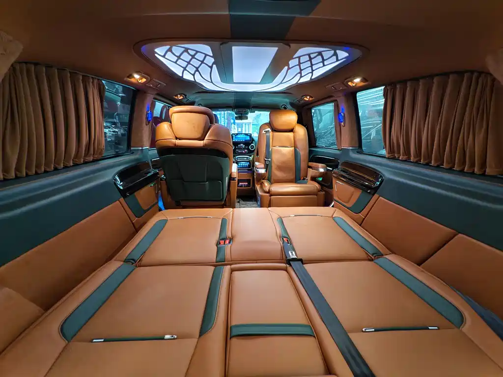 Mercedes-Benz Vito 2021 2.0T Business Edition 7-seater