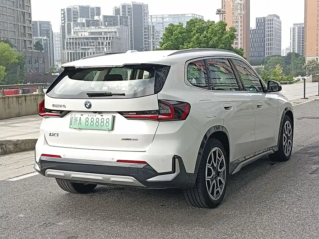 BMW iX1 2023 xDrive30L X Design Package