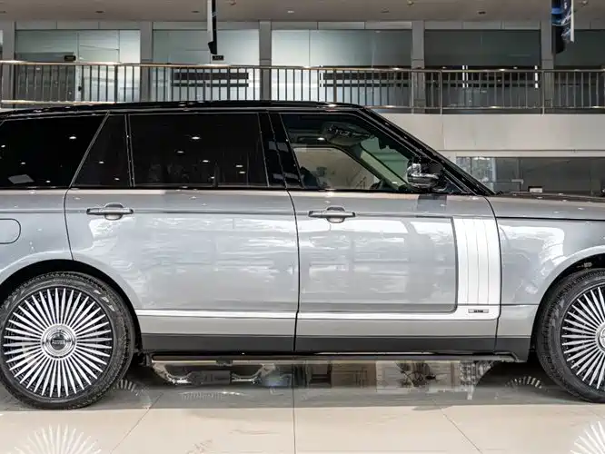 2022 Range Rover 3.0 L6 400PS Heritage Extended Classic Edition