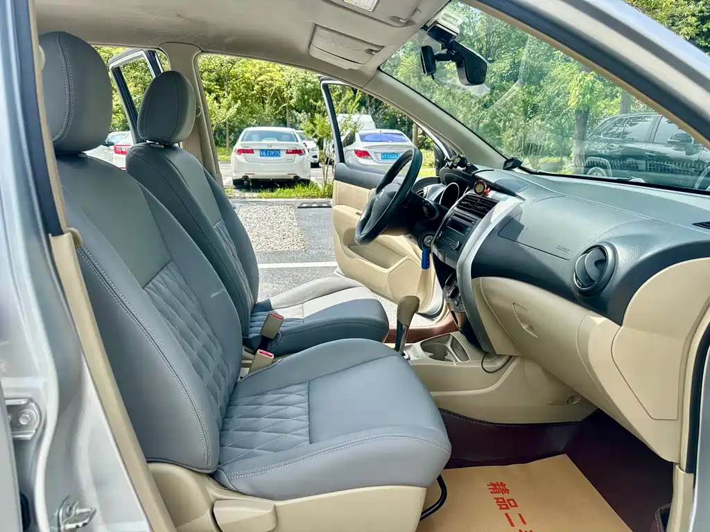 Nissan Livina 2015 1.6 XE CVT Comfort Edition
